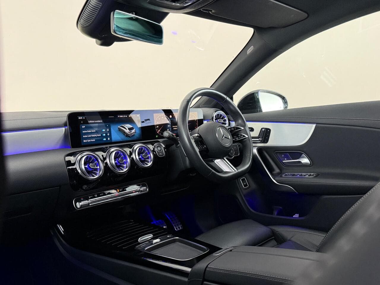 Mercedes-Benz CLA thumbnail Interior Front