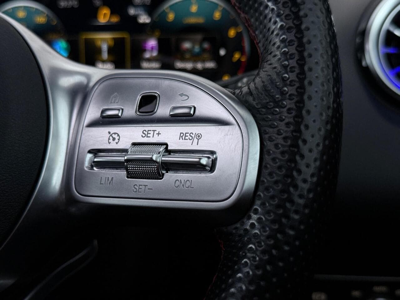 Mercedes-Benz GLB thumbnail Misc Controls
