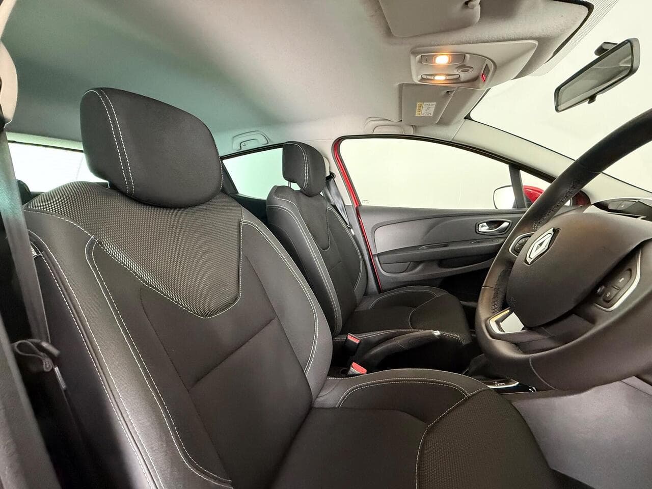 Renault Clio thumbnail Seat Driver