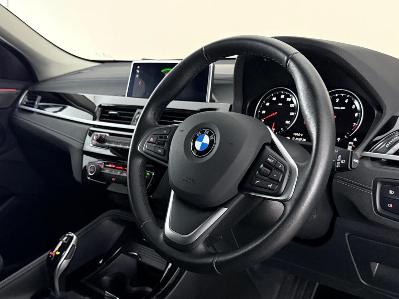 BMW X2 thumbnail Steering Wheel