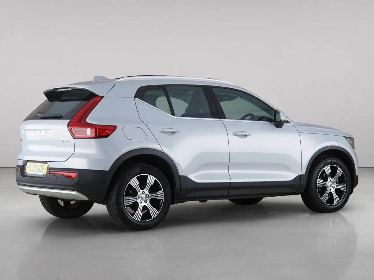 Volvo XC40 thumbnail Rear Right