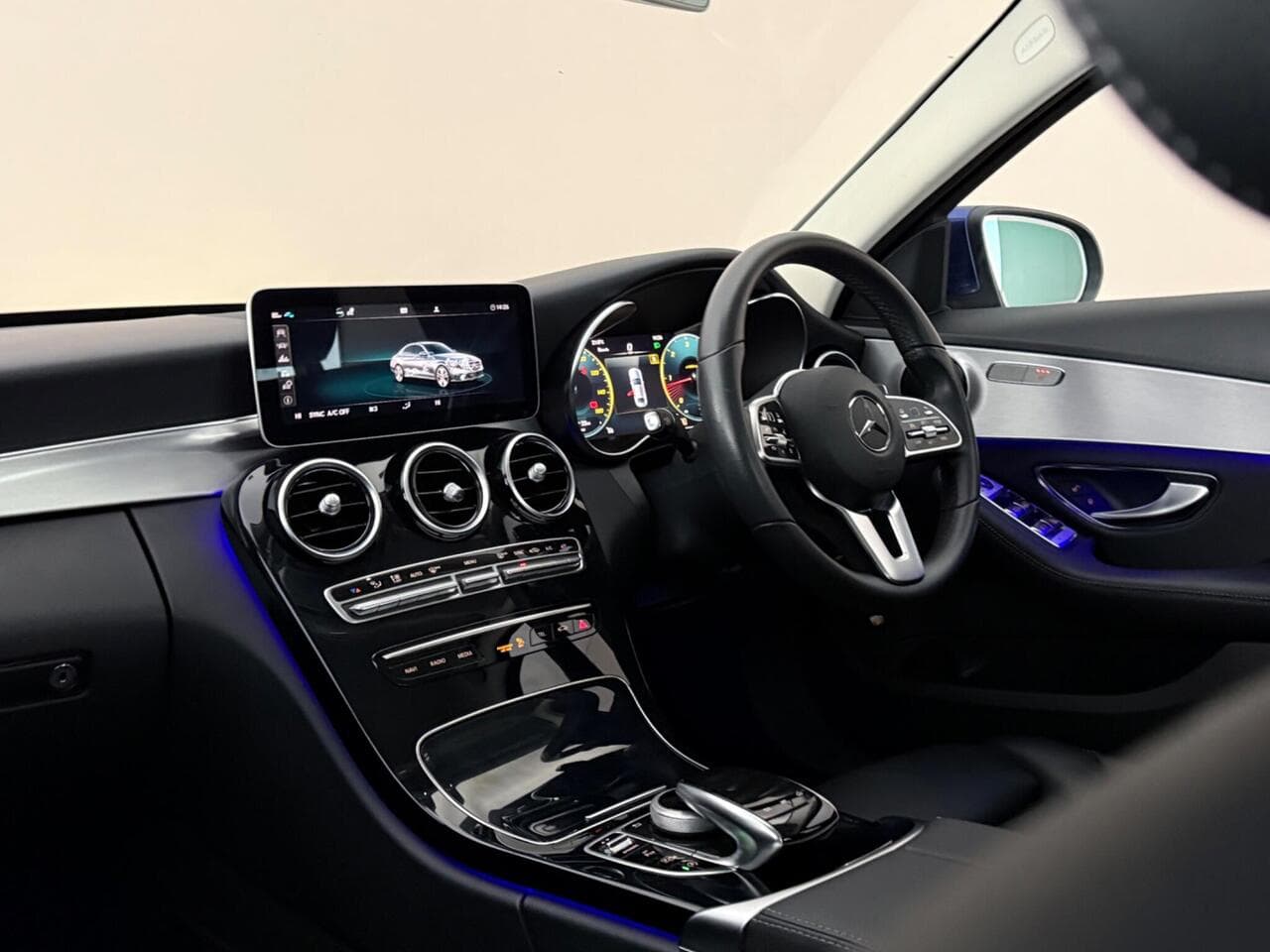 Mercedes-Benz C Class thumbnail Interior Front