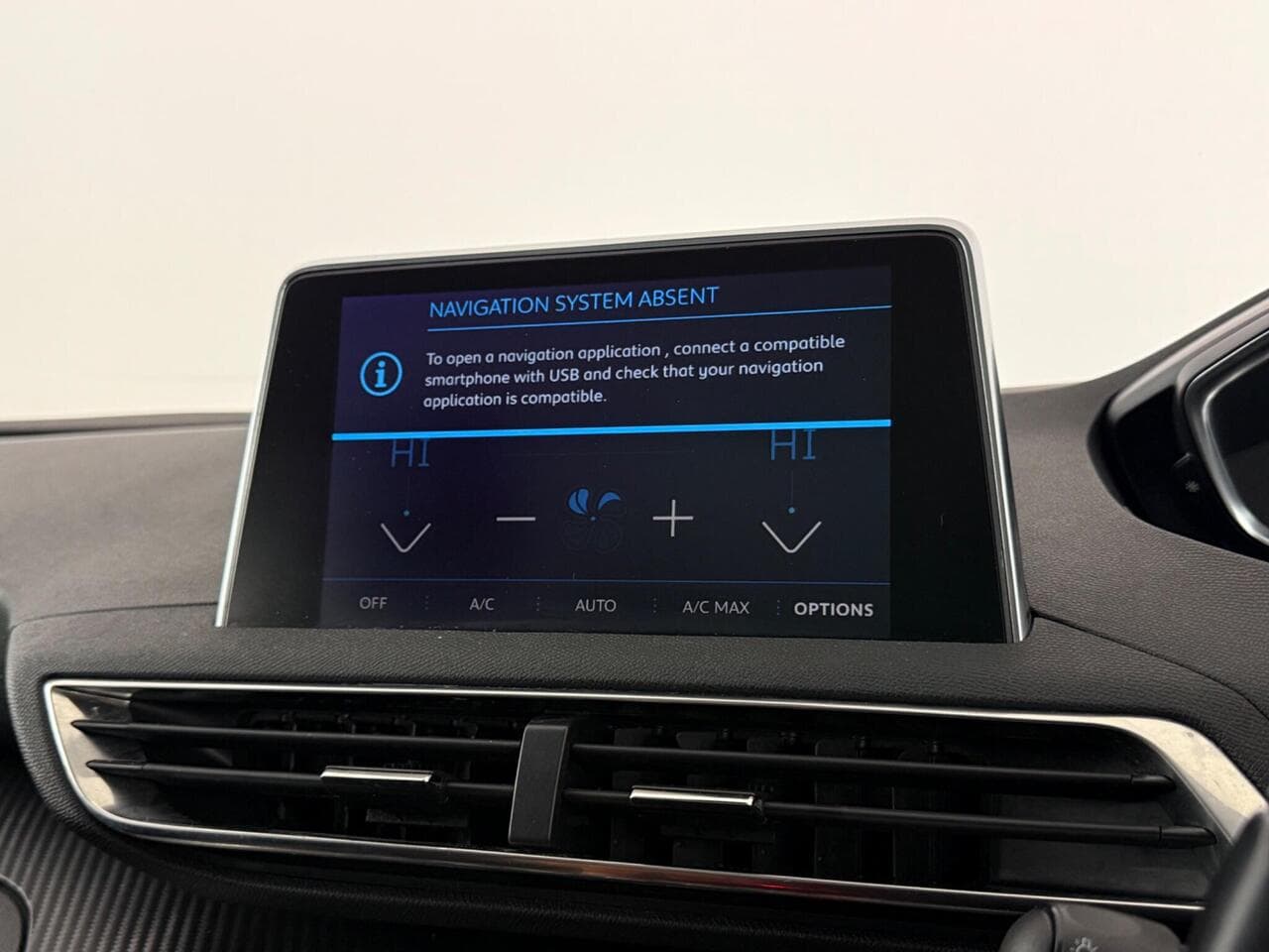 Peugeot 5008 thumbnail Infotainment System