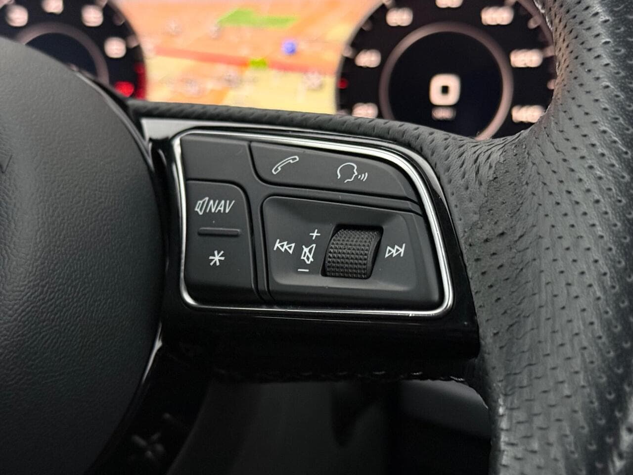 Audi Q2 thumbnail Misc Controls