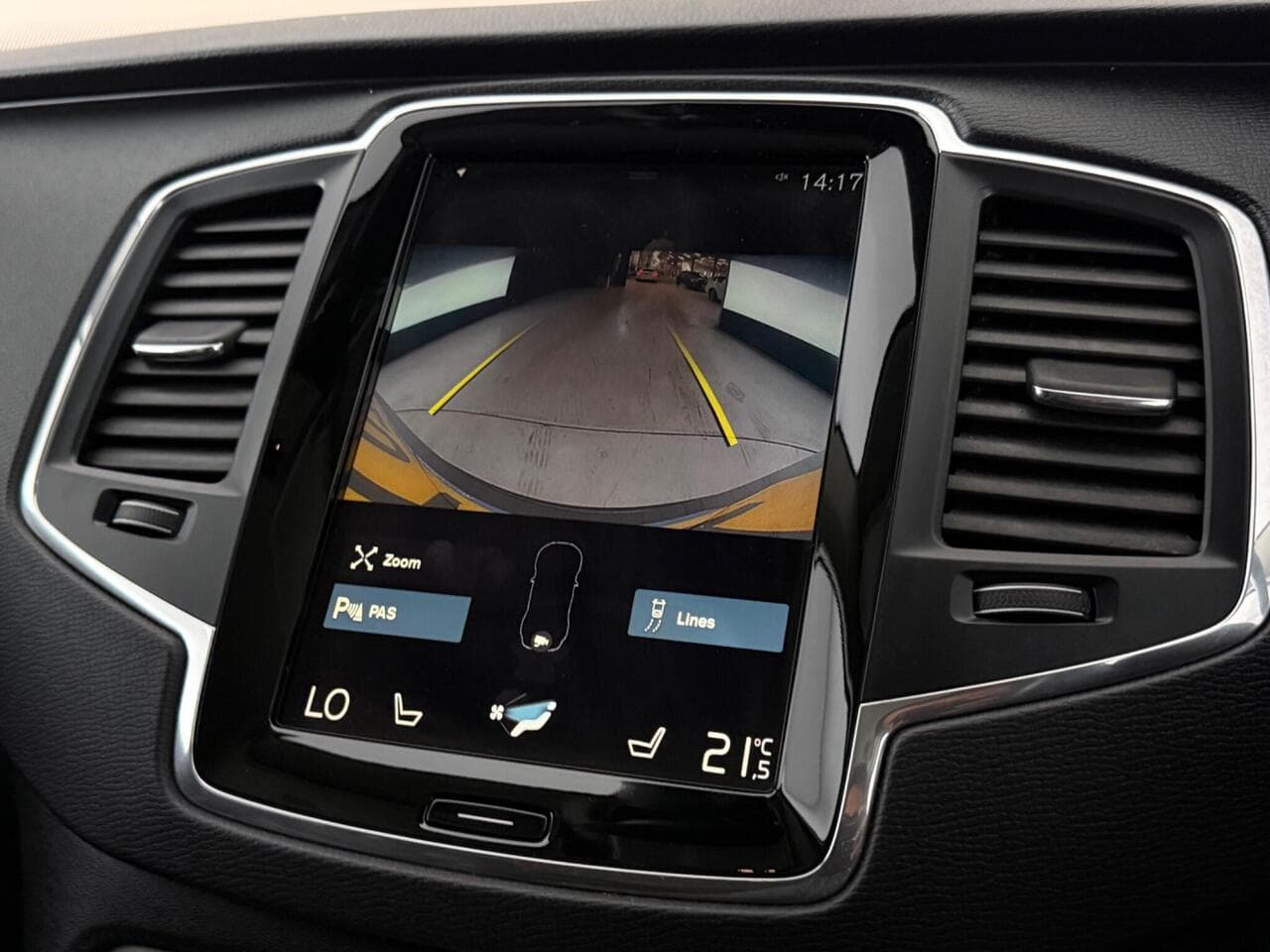 Volvo XC90 thumbnail Infotainment System