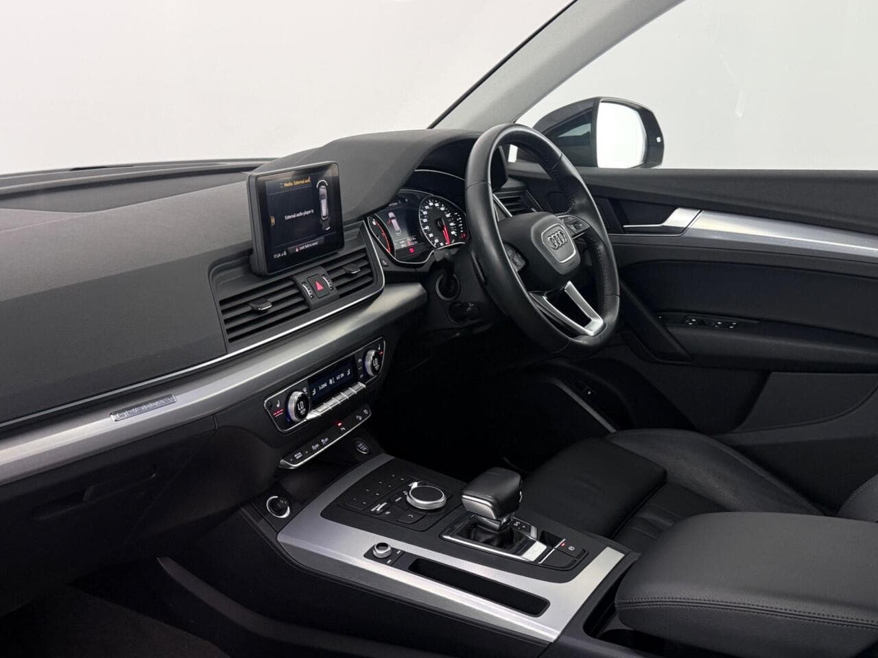 Audi Q5 thumbnail Interior Front