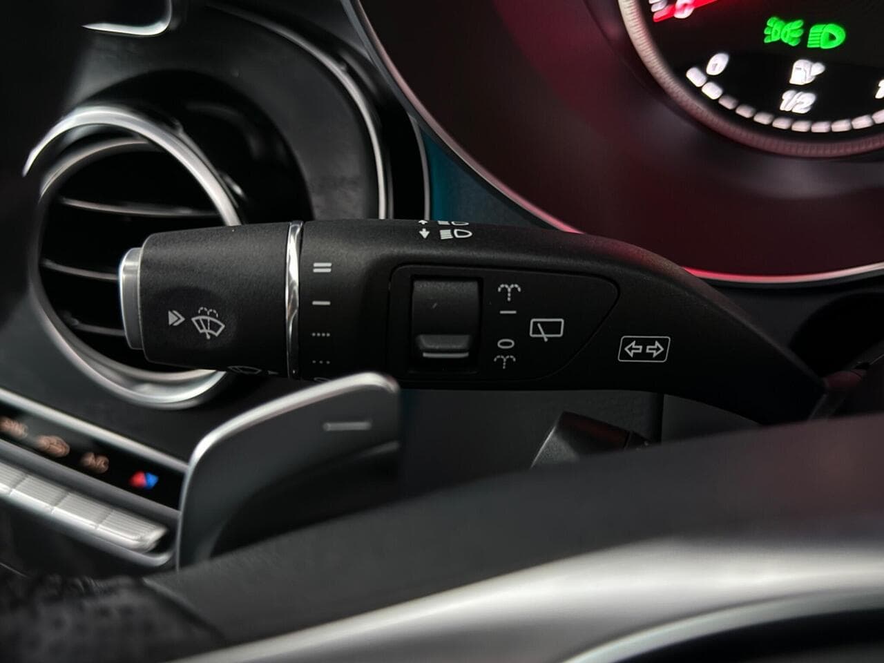 Mercedes-Benz GLC thumbnail Misc Controls