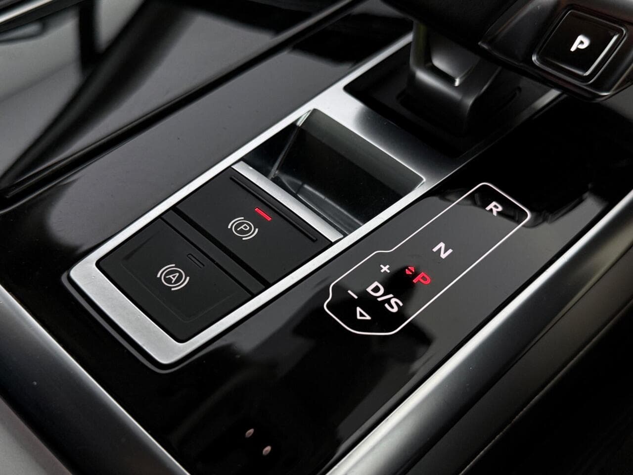 Audi Q7 thumbnail Misc Controls