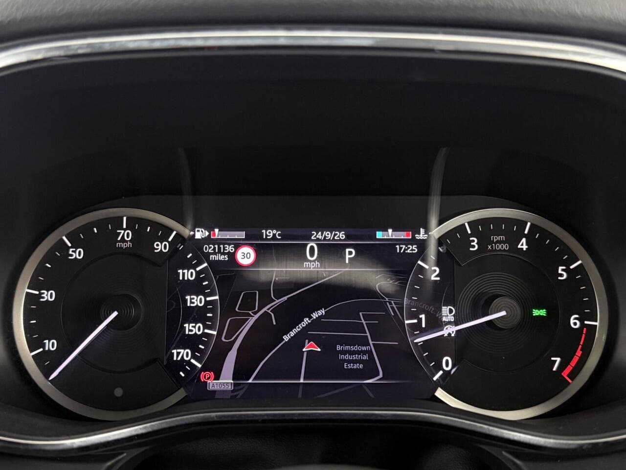 Jaguar F-PACE thumbnail Driver Instruments