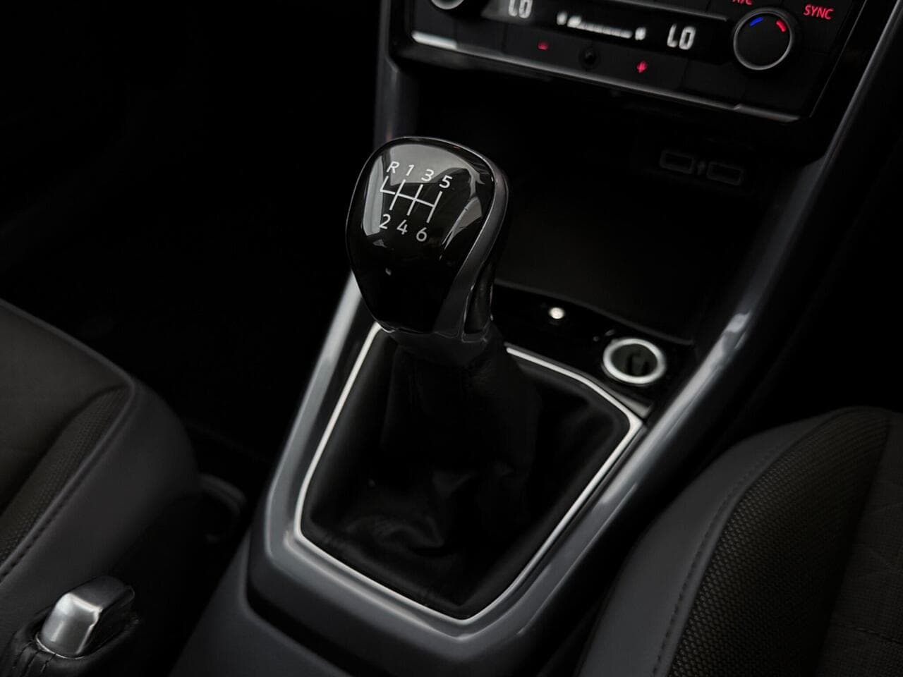 Volkswagen T-Cross thumbnail Interior Front
