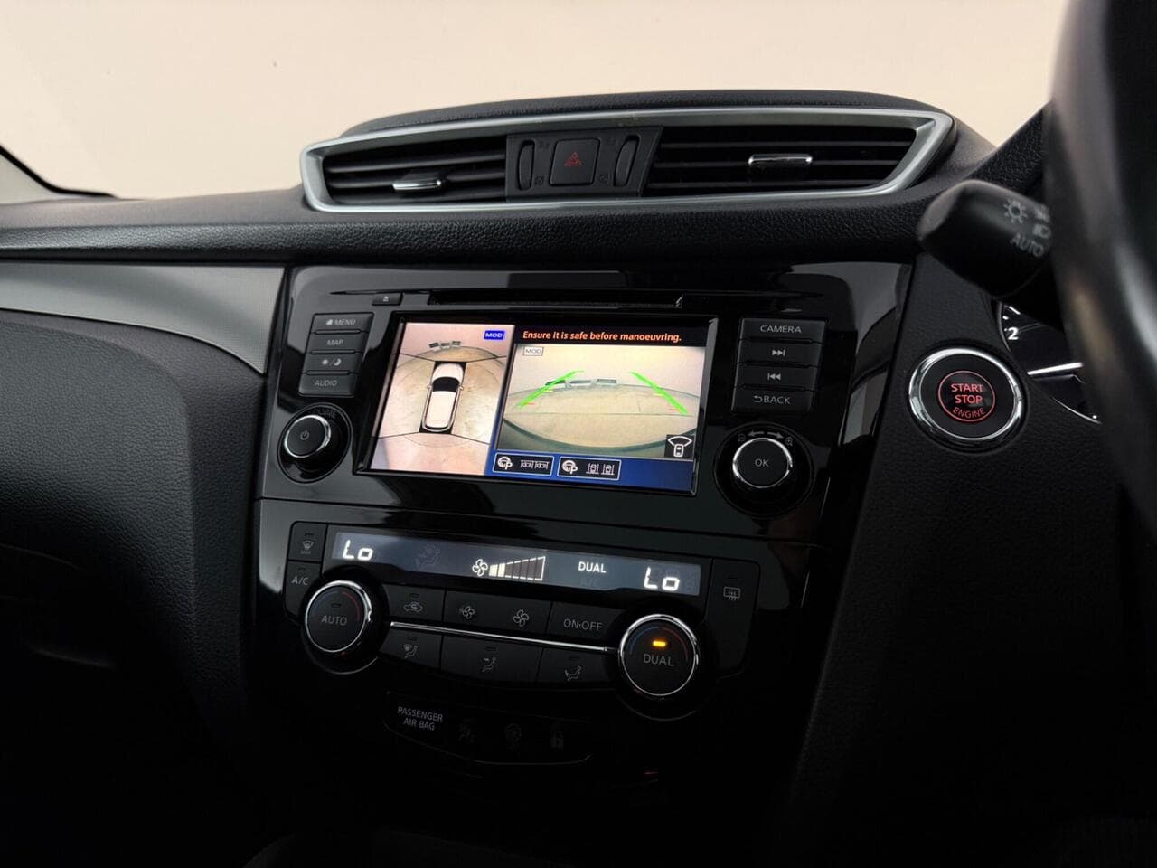 Nissan Qashqai thumbnail Infotainment System