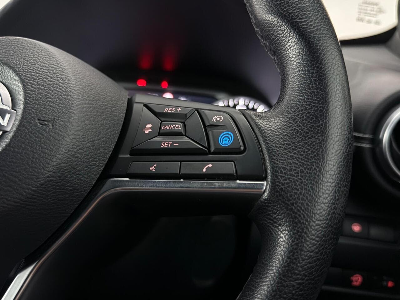 Nissan Juke thumbnail Misc Controls