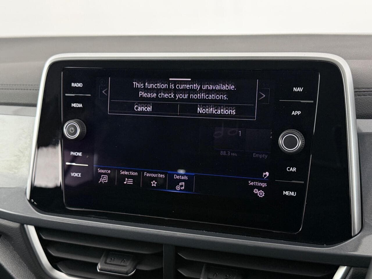 Volkswagen T-Roc thumbnail Infotainment System