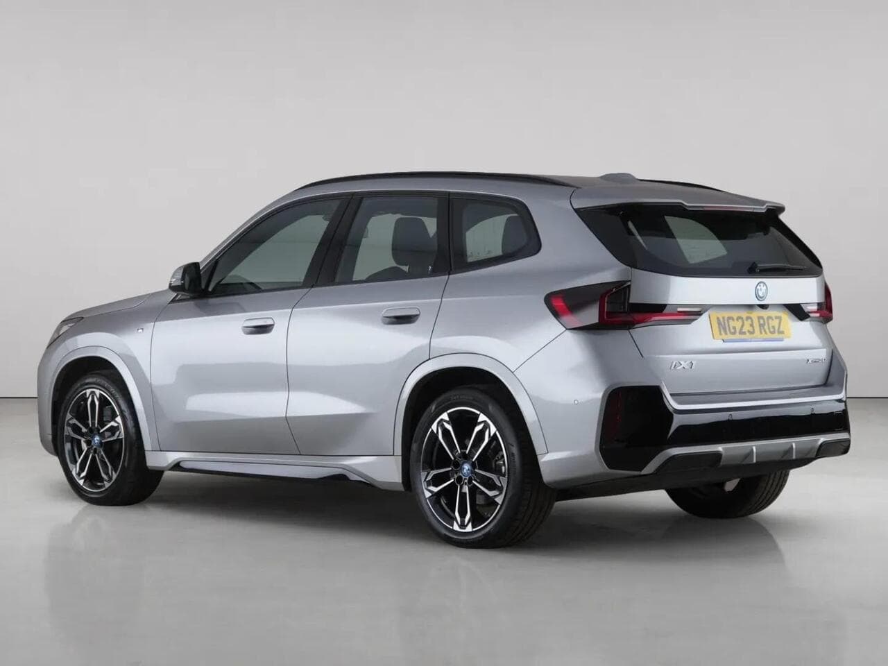 BMW iX1 thumbnail Rear Left