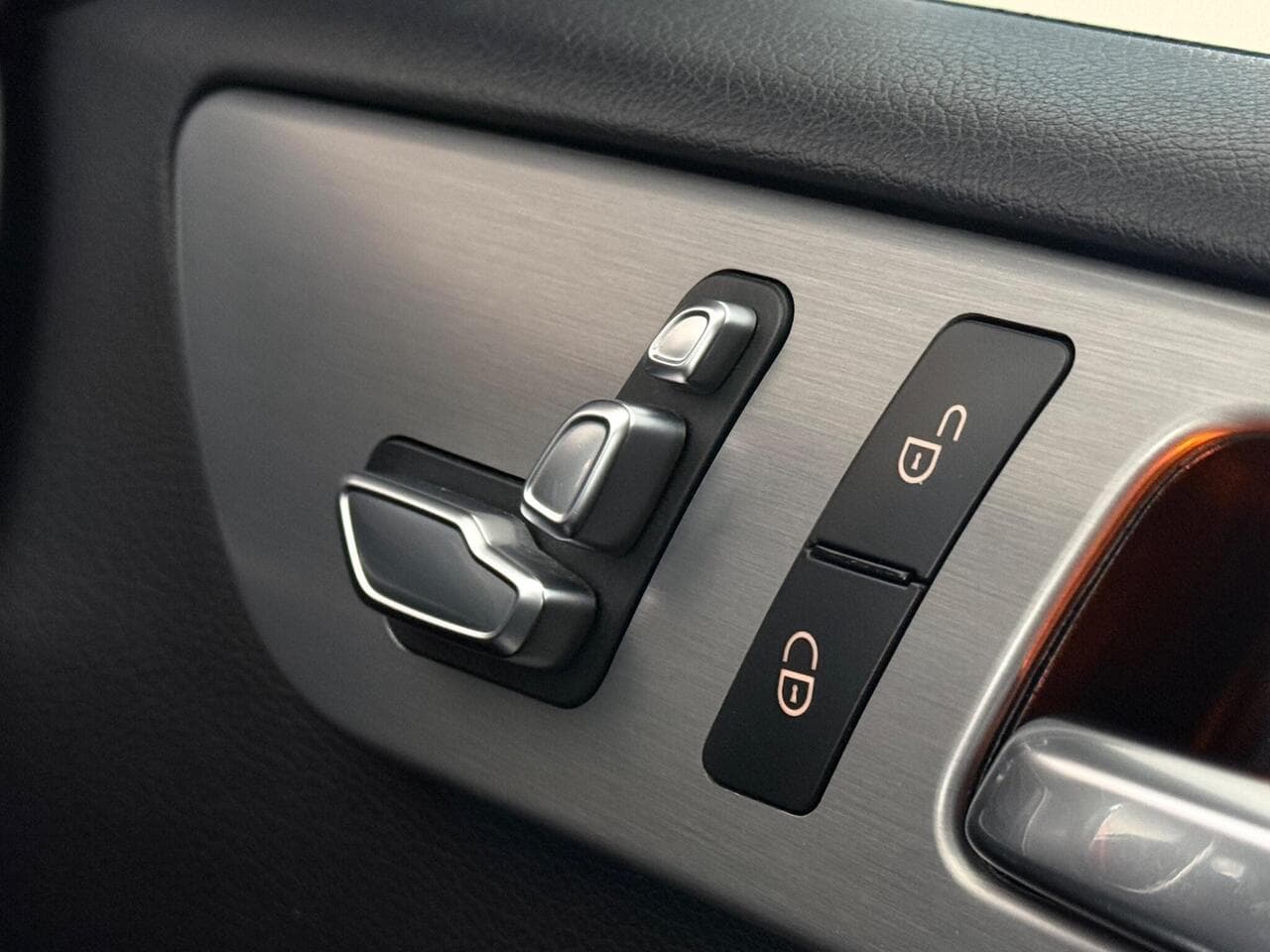 Mercedes-Benz GLE thumbnail Misc Controls