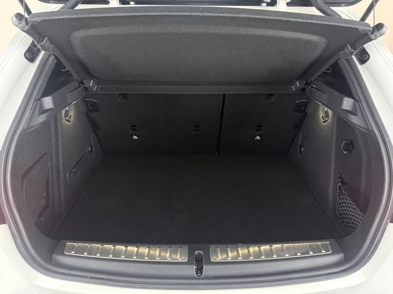 BMW 1 Series thumbnail Boot