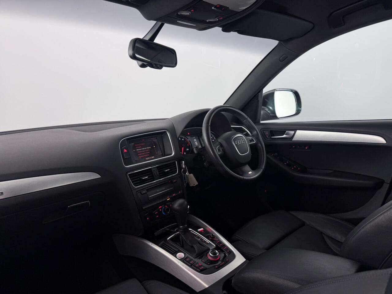 Audi Q5 thumbnail Interior Front