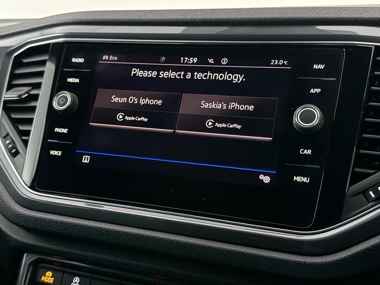 Volkswagen T-Roc thumbnail Infotainment System