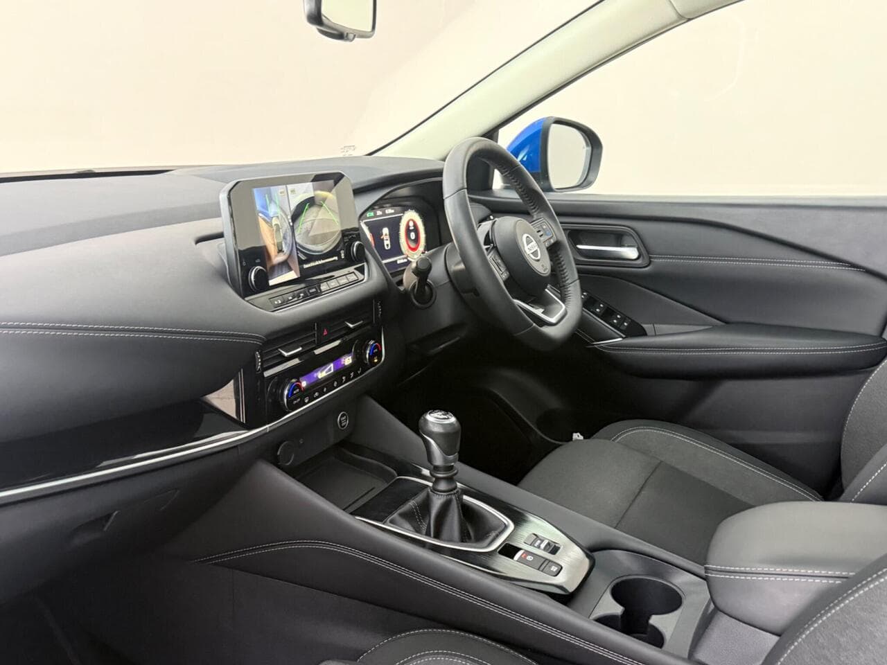 Nissan Qashqai thumbnail Interior Front