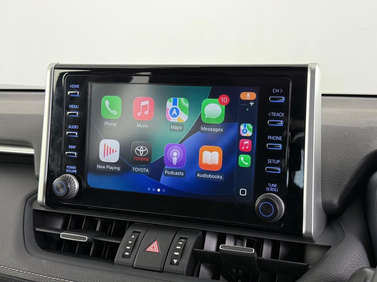Toyota RAV4 thumbnail Infotainment System