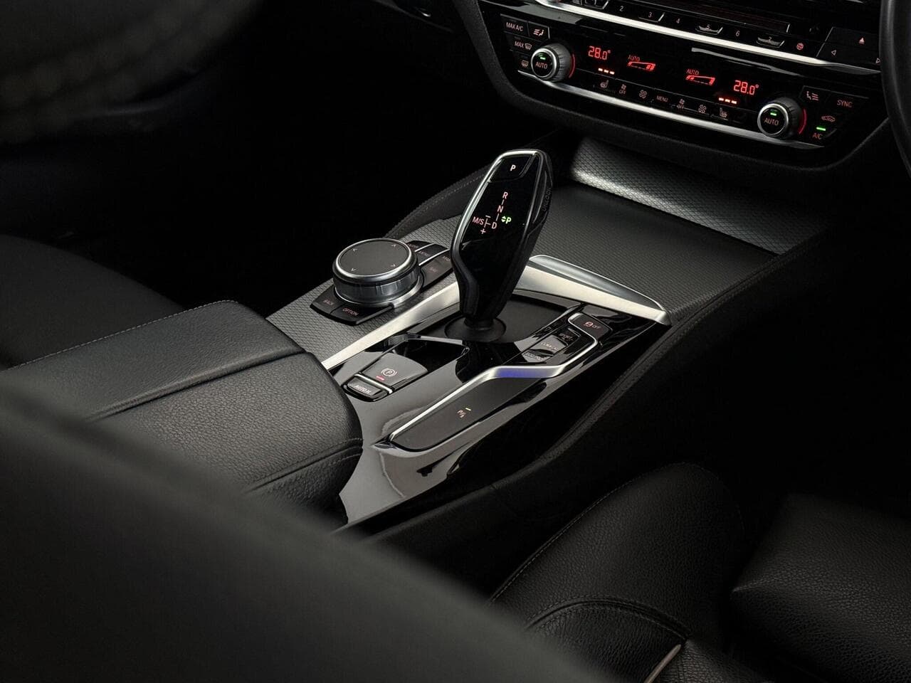 BMW 5 Series thumbnail Interior Front