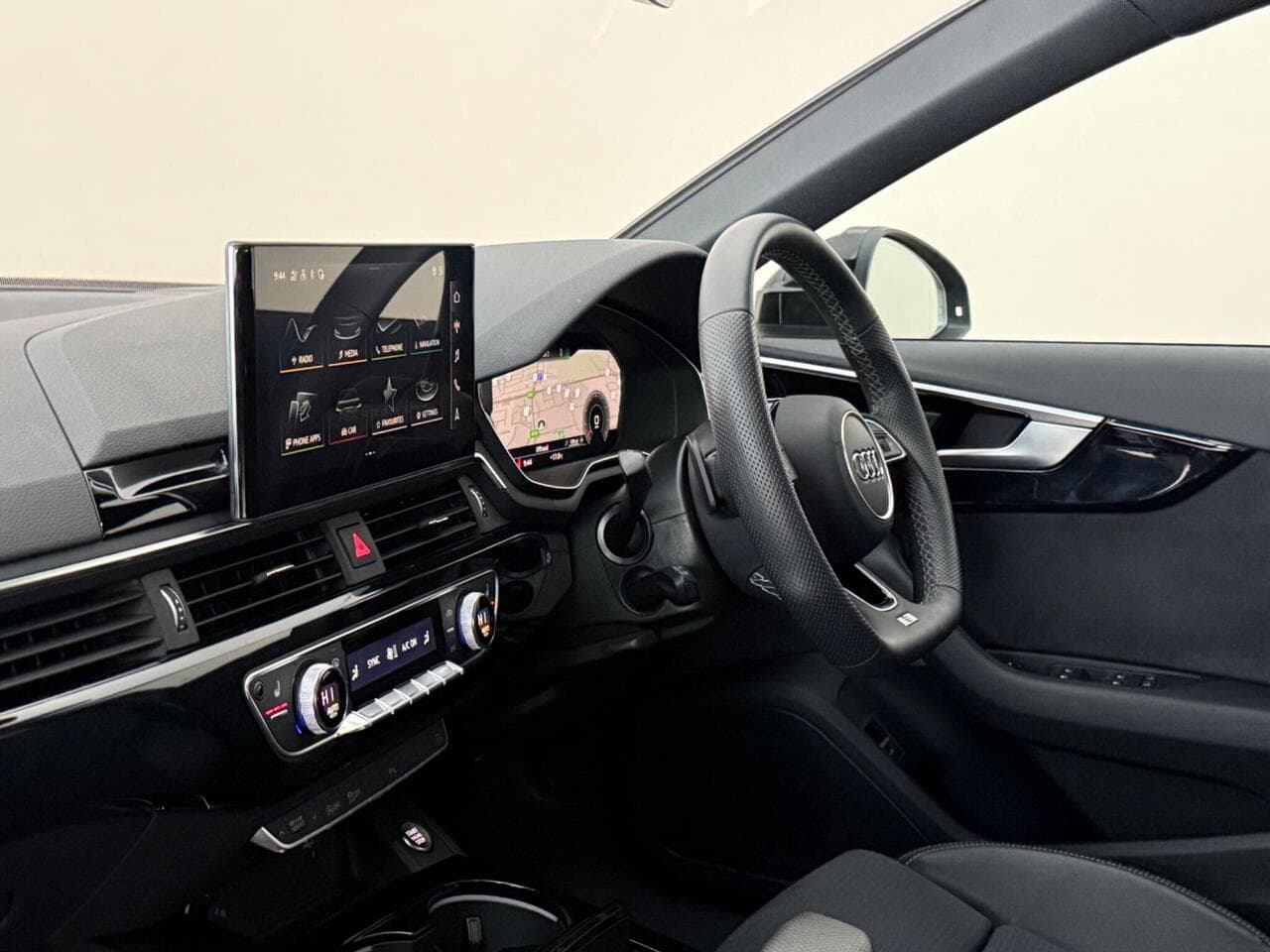 Audi A4 Avant thumbnail Interior Front