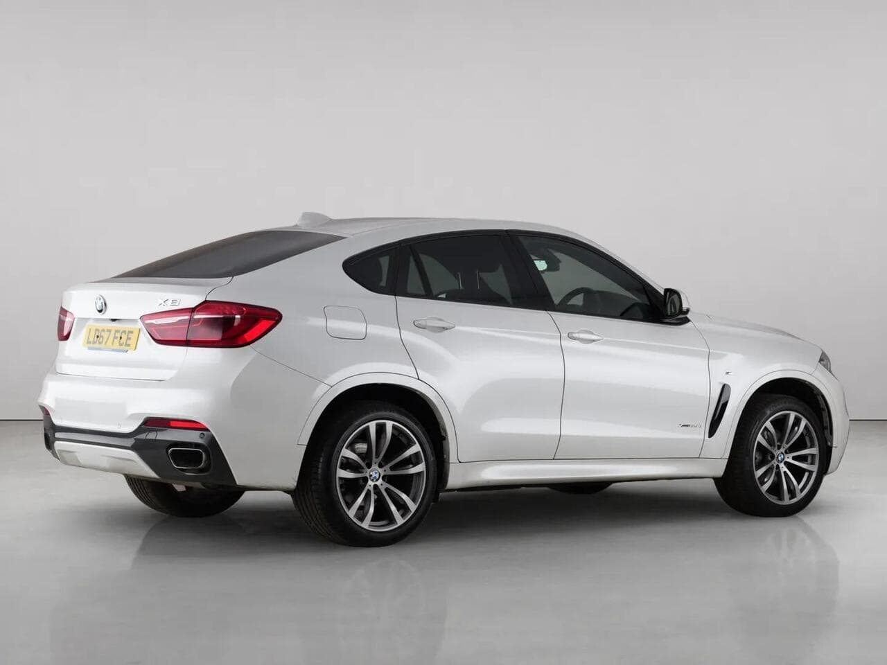 BMW X6 thumbnail Rear Right