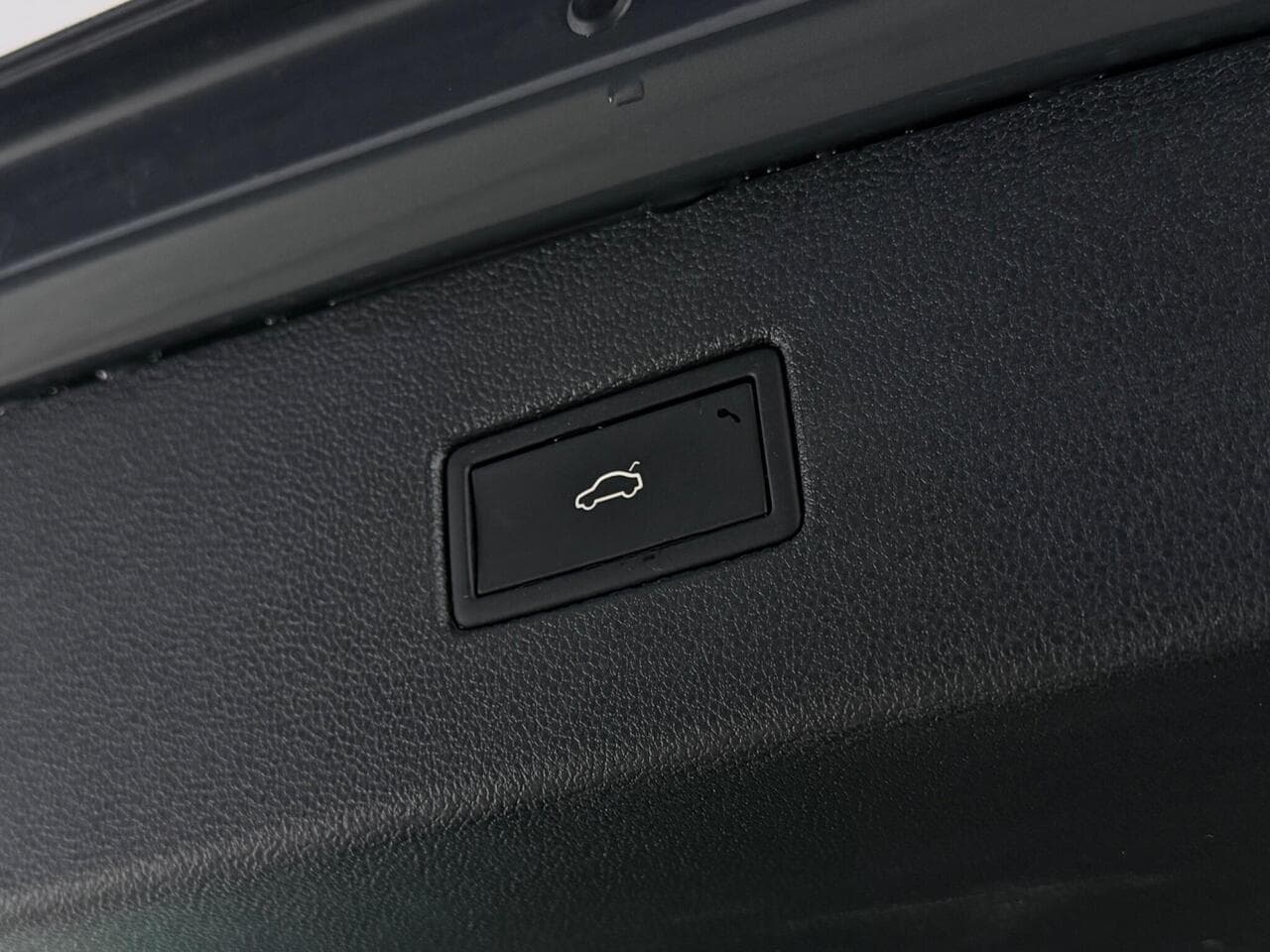 Volkswagen Tiguan thumbnail Misc Controls