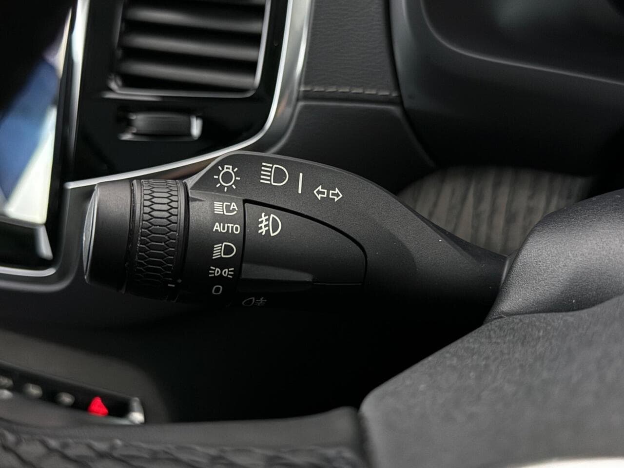 Volvo XC90 thumbnail Misc Controls