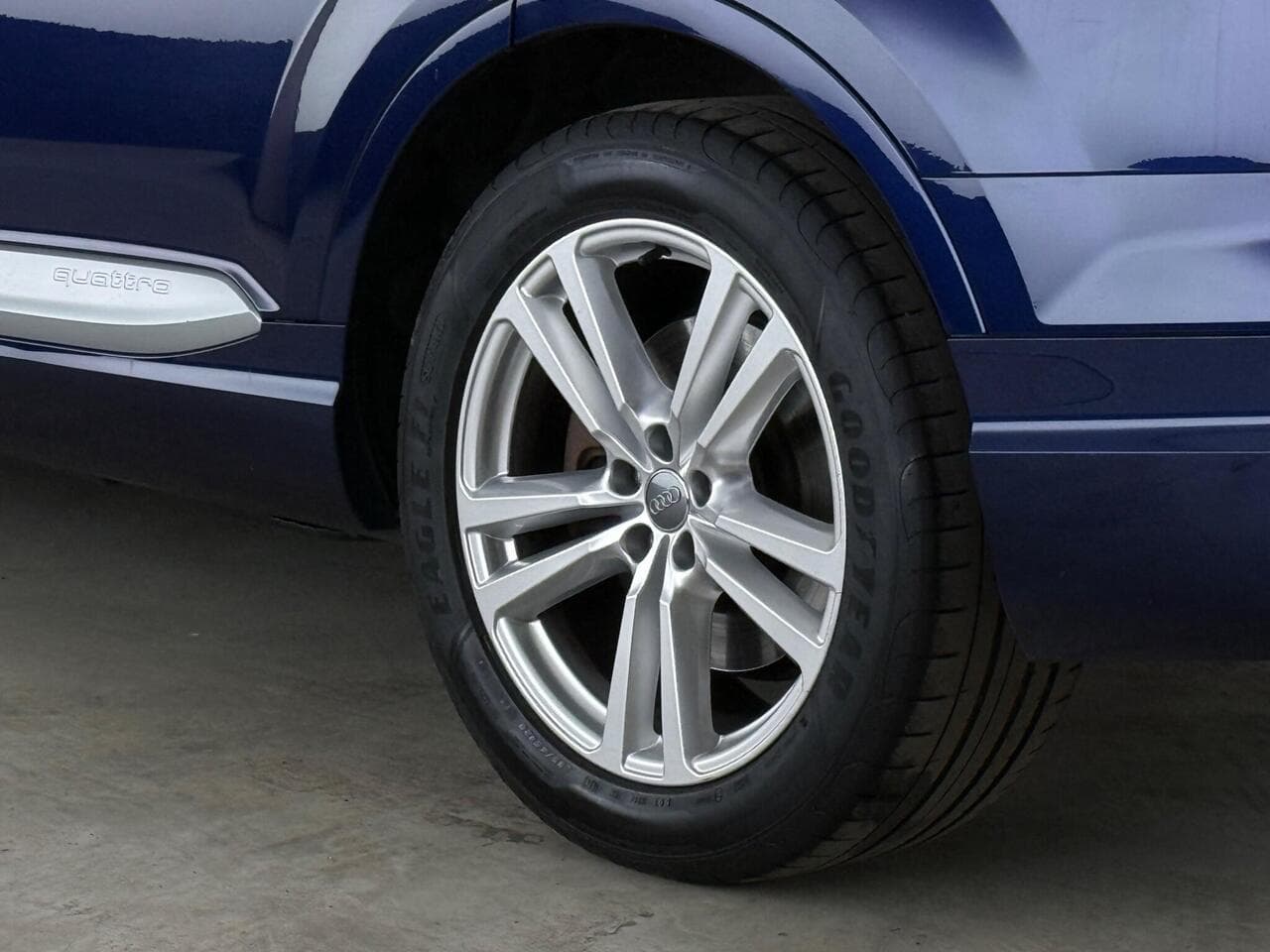 Audi Q7 thumbnail Wheel