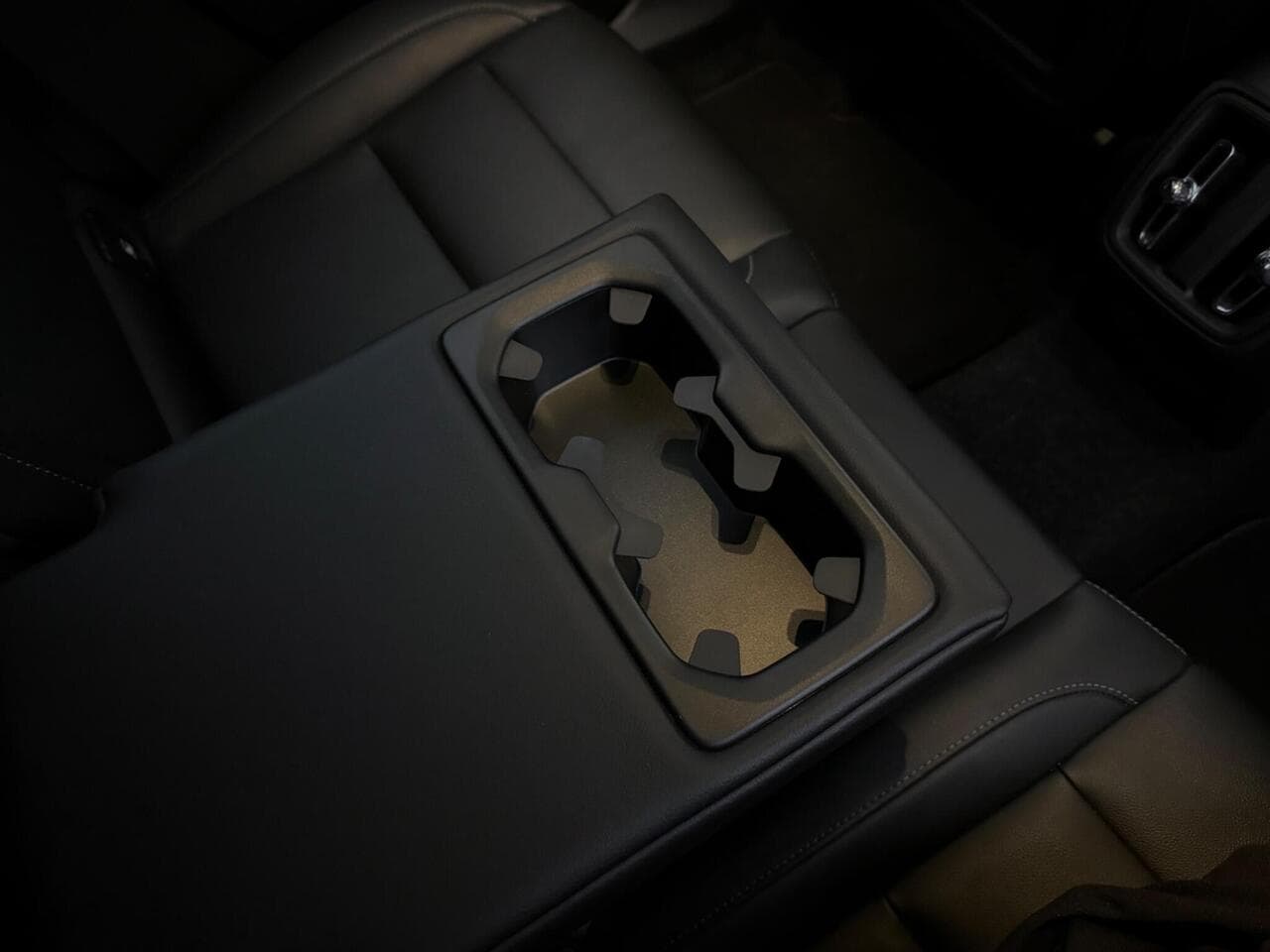 Volvo XC40 thumbnail Interior Front
