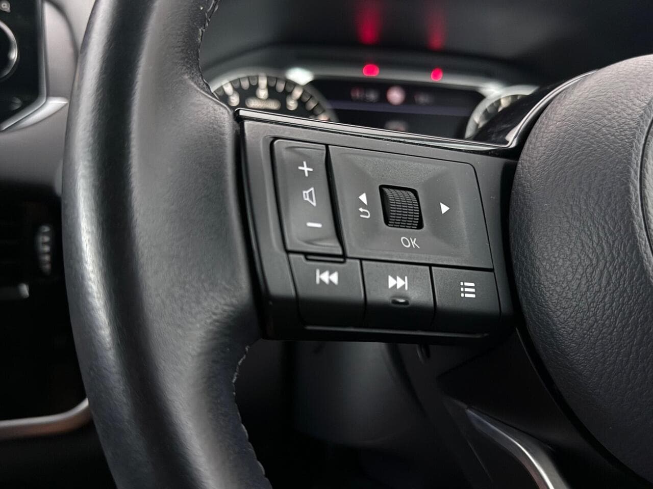 Nissan Qashqai thumbnail Misc Controls
