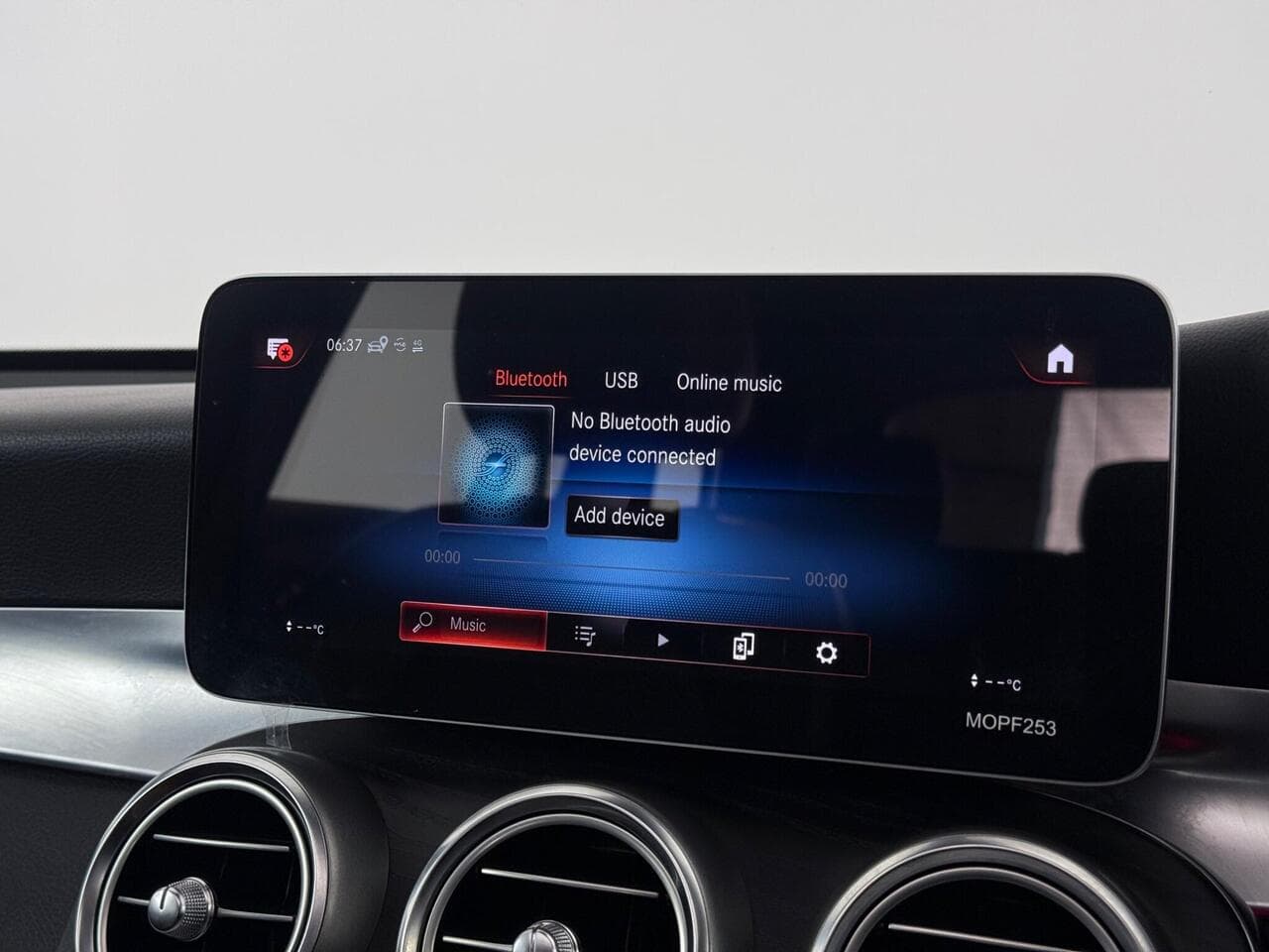 Mercedes-Benz GLC thumbnail Infotainment System