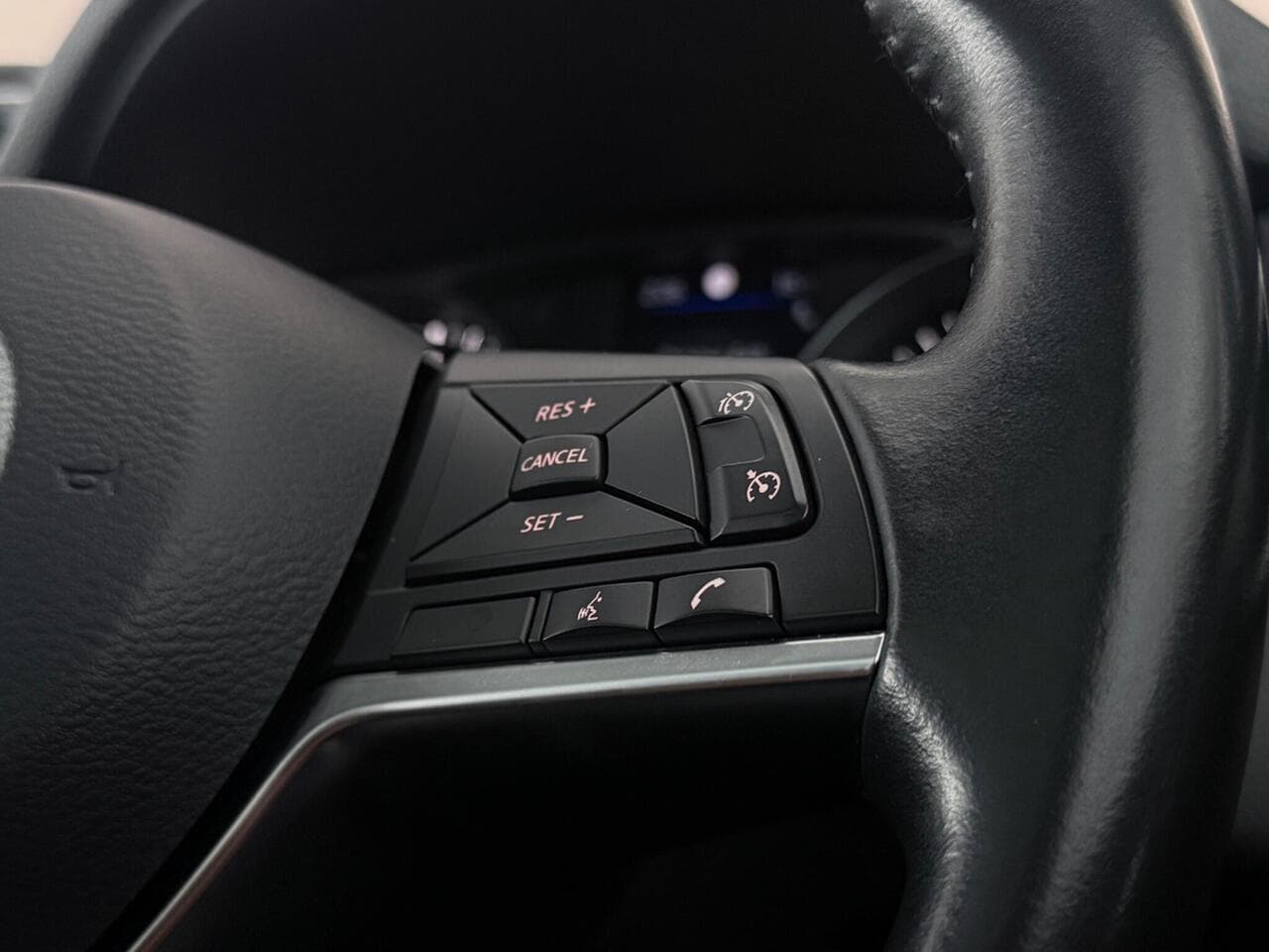 Nissan Qashqai thumbnail Misc Controls
