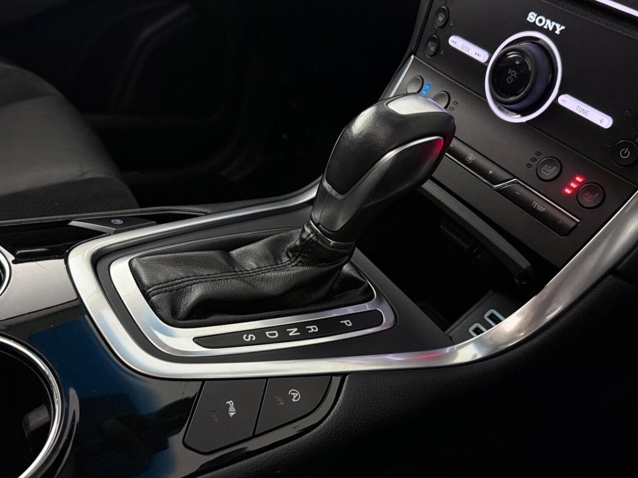 Ford Edge thumbnail Interior Front