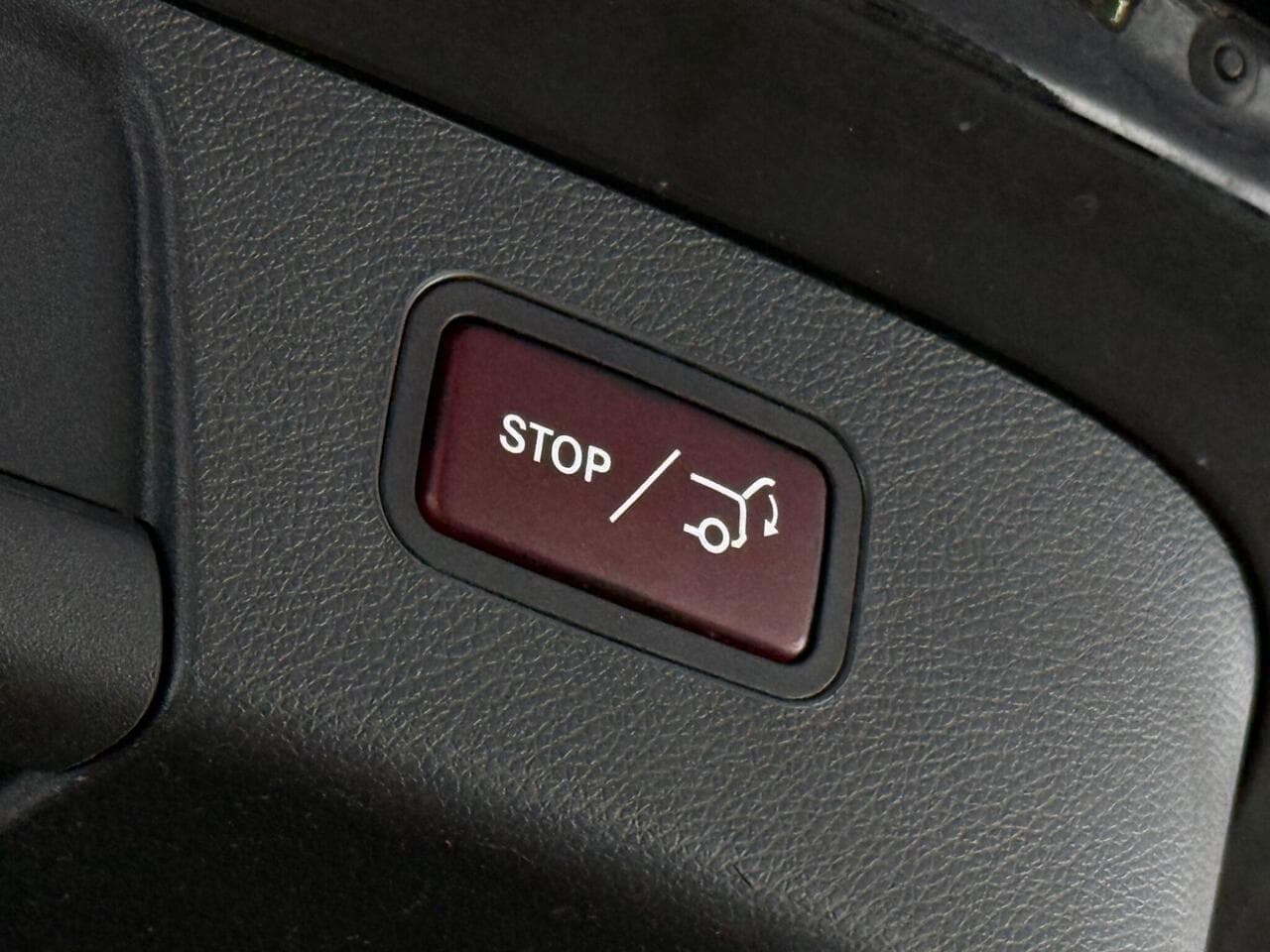 Mercedes-Benz GLA thumbnail Misc Controls