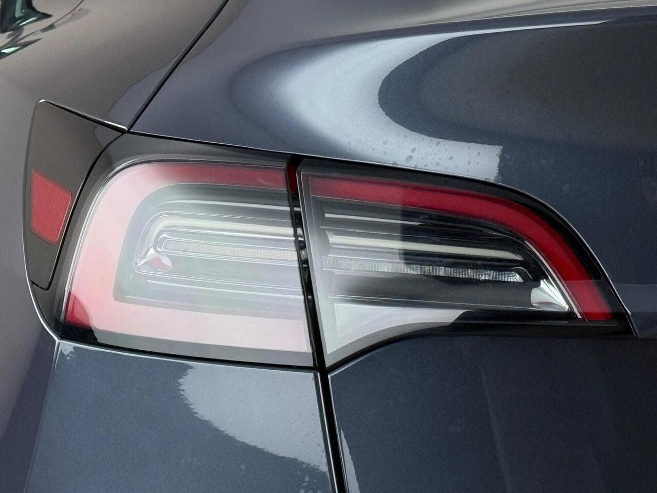 Tesla Model Y thumbnail Lights Rear