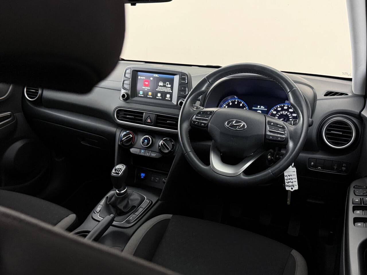 Hyundai KONA thumbnail Interior Front