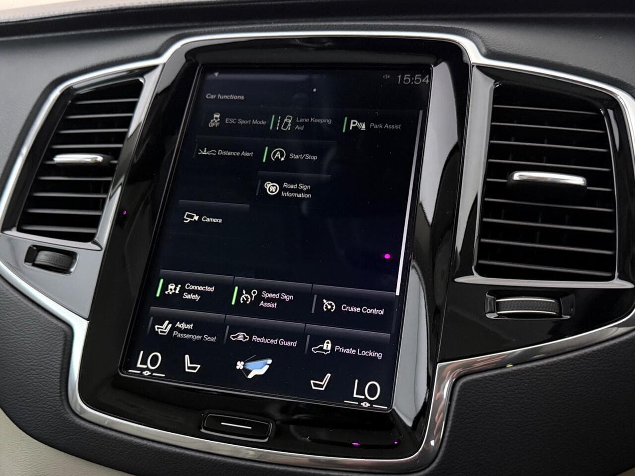 Volvo XC90 thumbnail Infotainment System