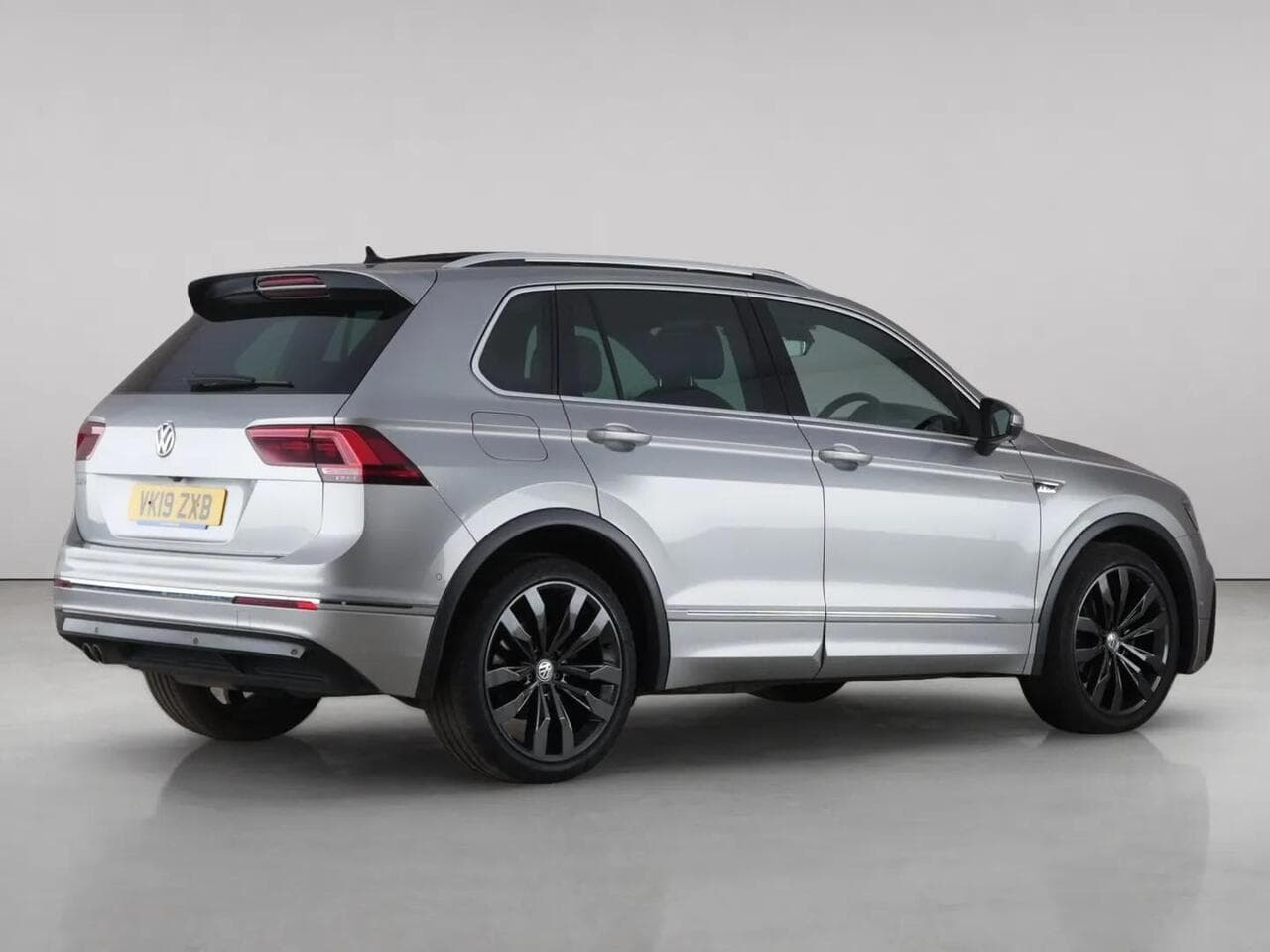 Volkswagen Tiguan thumbnail Rear Right