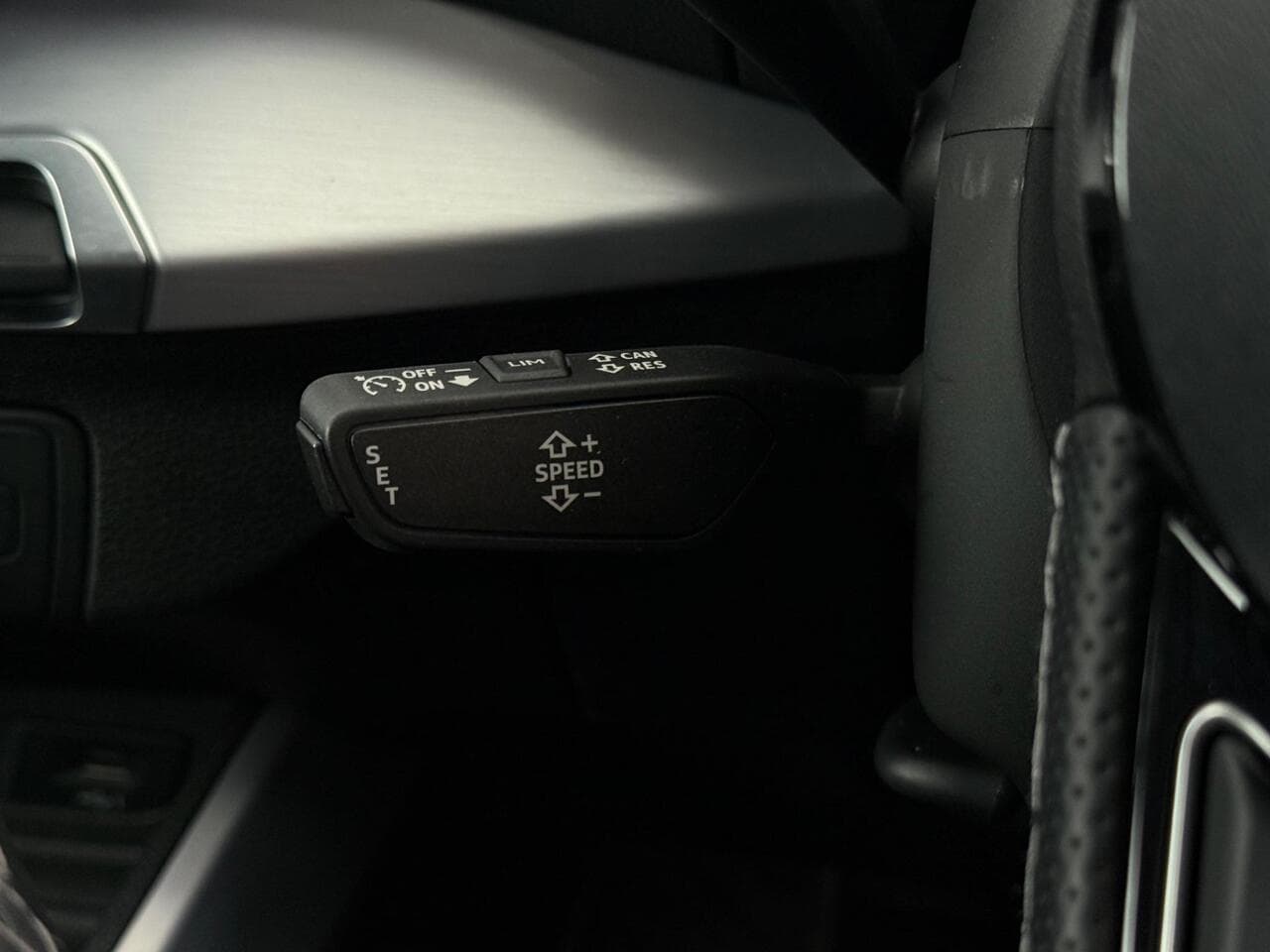 Audi Q2 thumbnail Misc Controls