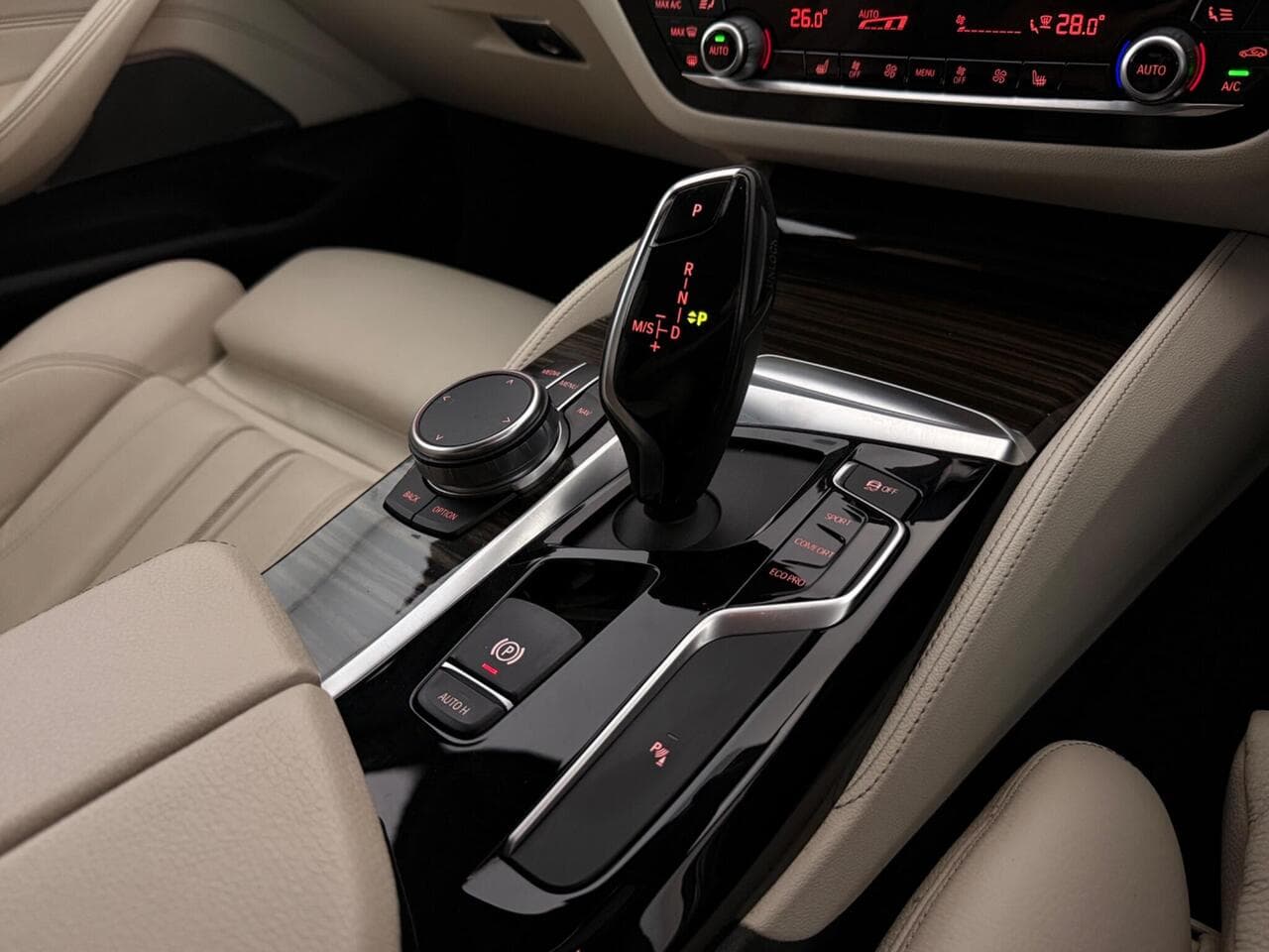 BMW 5 Series thumbnail Interior Front