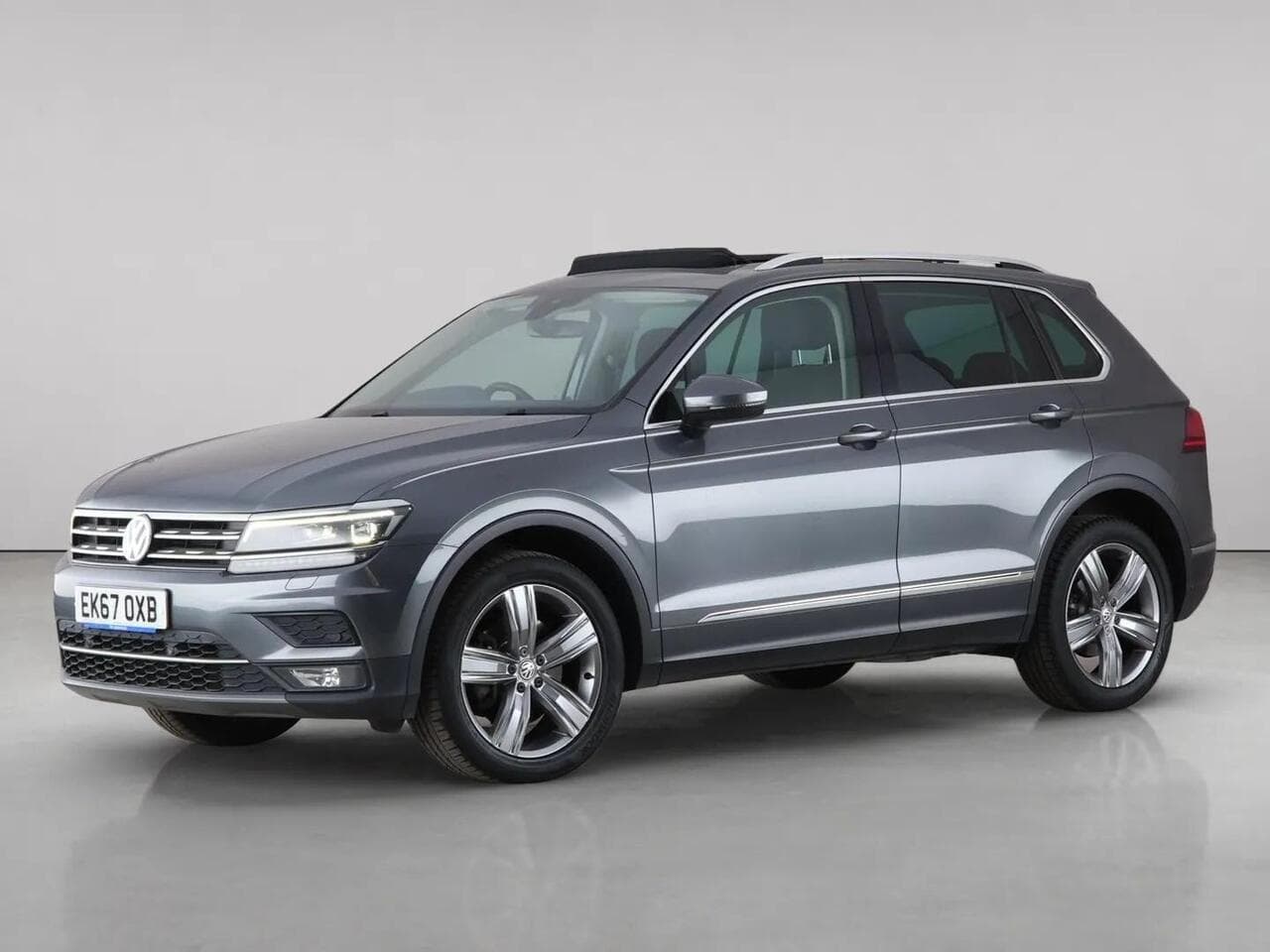 Volkswagen Tiguan thumbnail Front Left