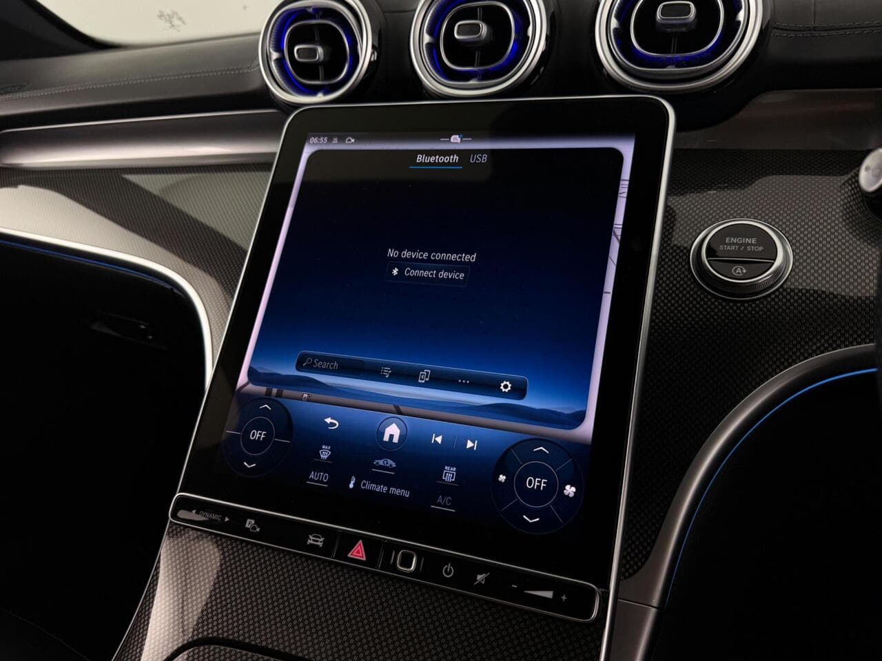 Mercedes-Benz C Class thumbnail Infotainment System