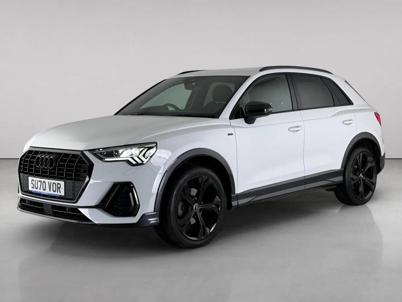 Audi Q3 thumbnail Front Left