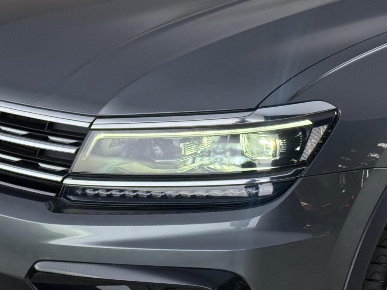 Volkswagen Tiguan thumbnail Lights Front