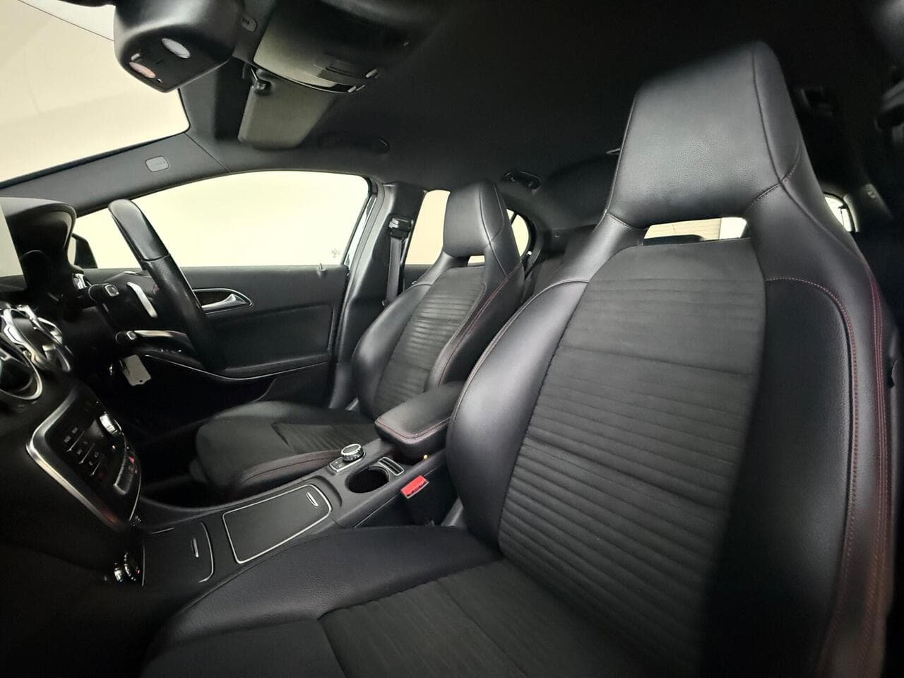 Mercedes-Benz GLA thumbnail Seat Front Passenger