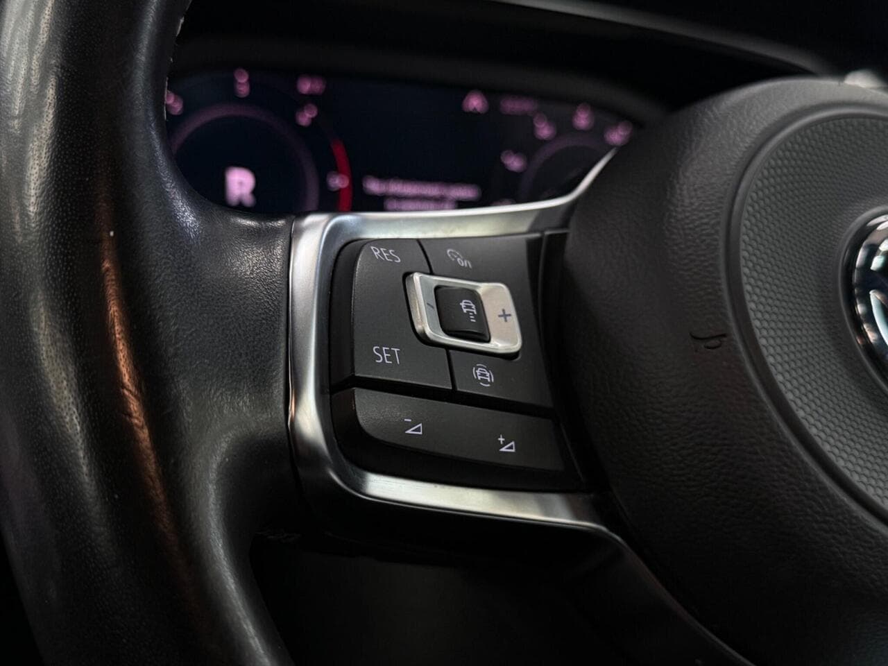 Volkswagen Tiguan thumbnail Misc Controls