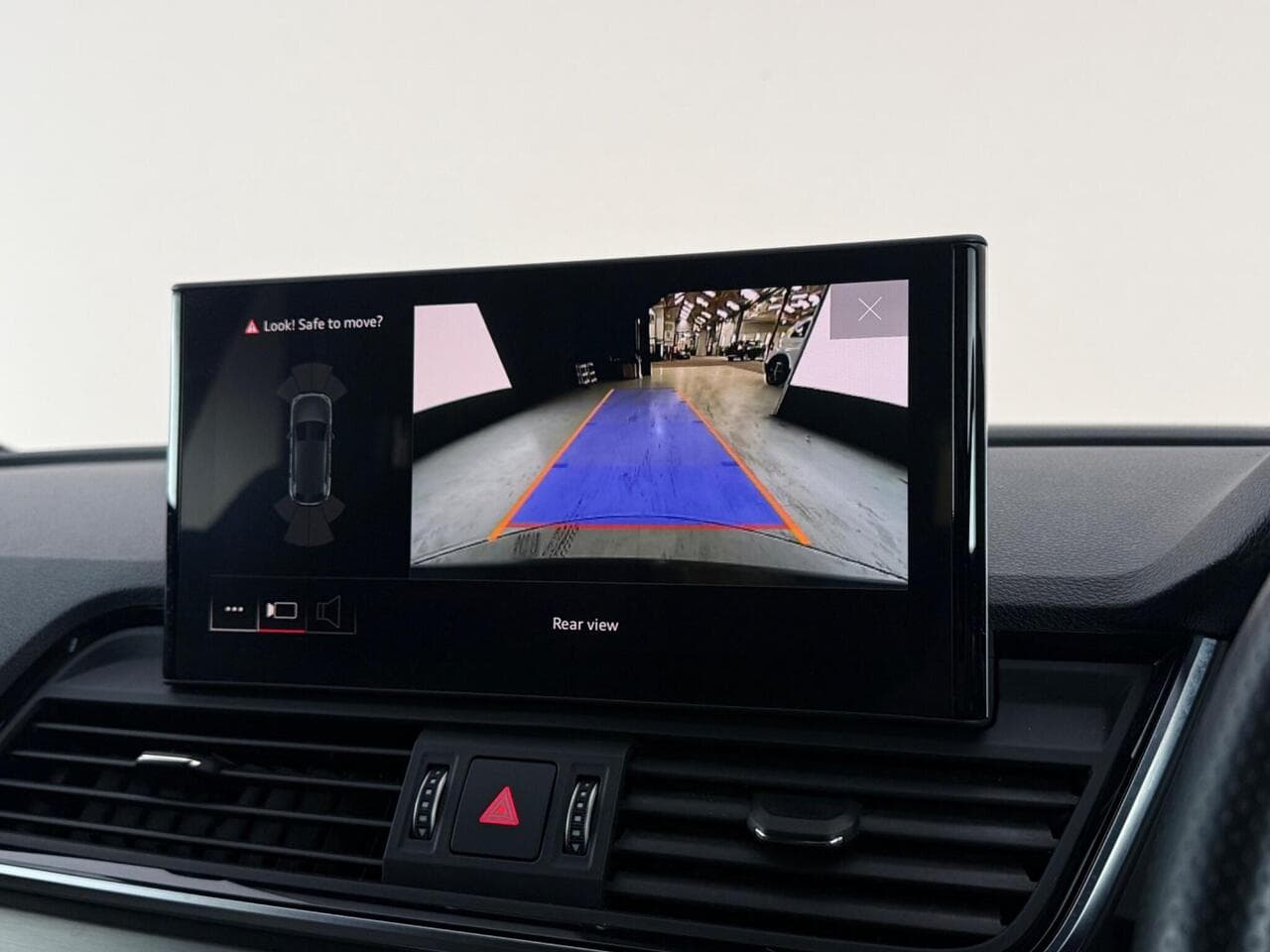 Audi Q5 thumbnail Infotainment System