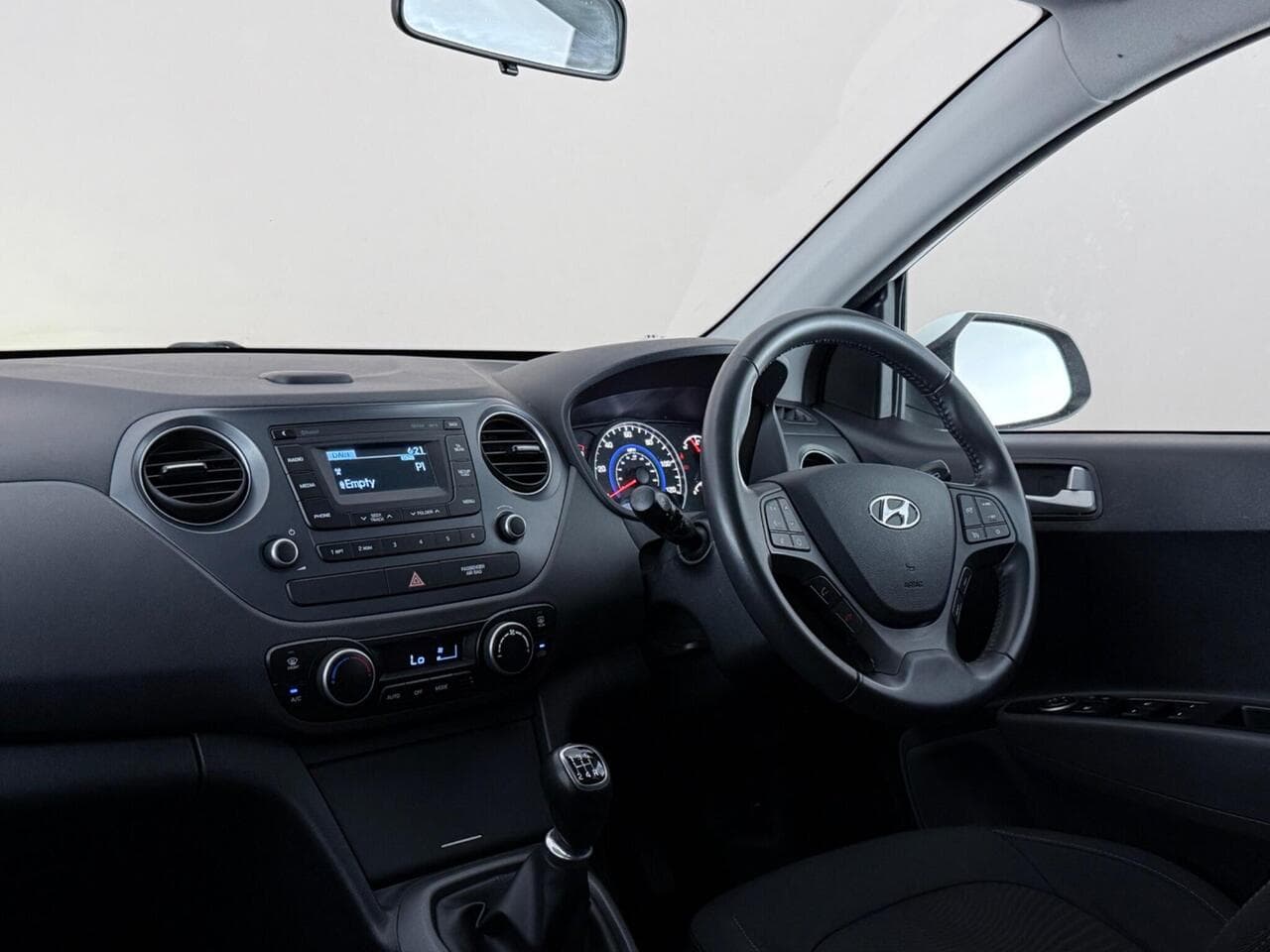 Hyundai i10 thumbnail Interior Front